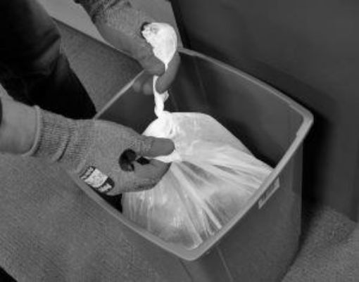 Picture of x1000 White Swing Bin Liner CHSA L Duty 13x23x30" 4mu 325x575x737mm